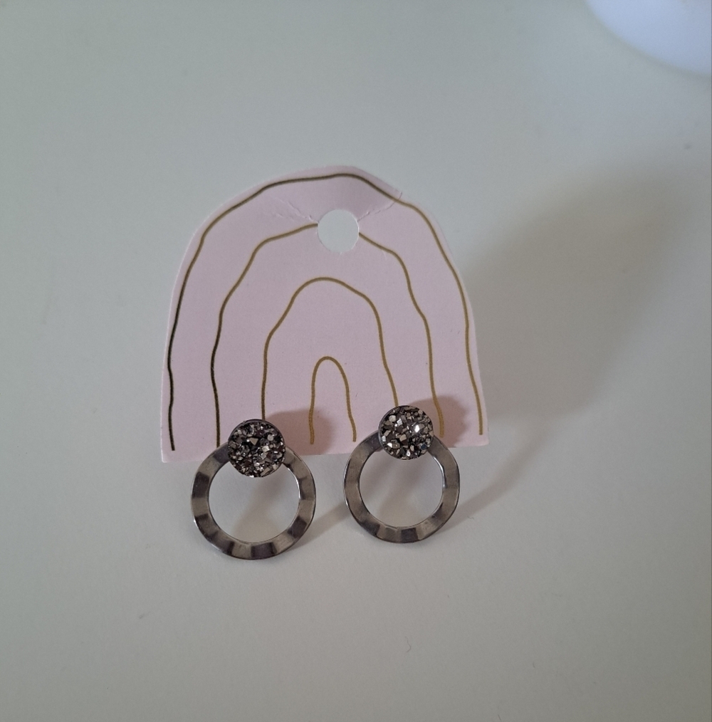 🇨🇦 Vintage Glory 22 Emily Earrings – Silver Statement Studs - Picture 3 of 5